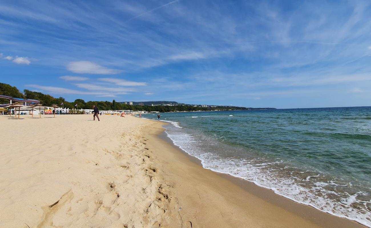 Foto de Varna beach con arena blanca superficie