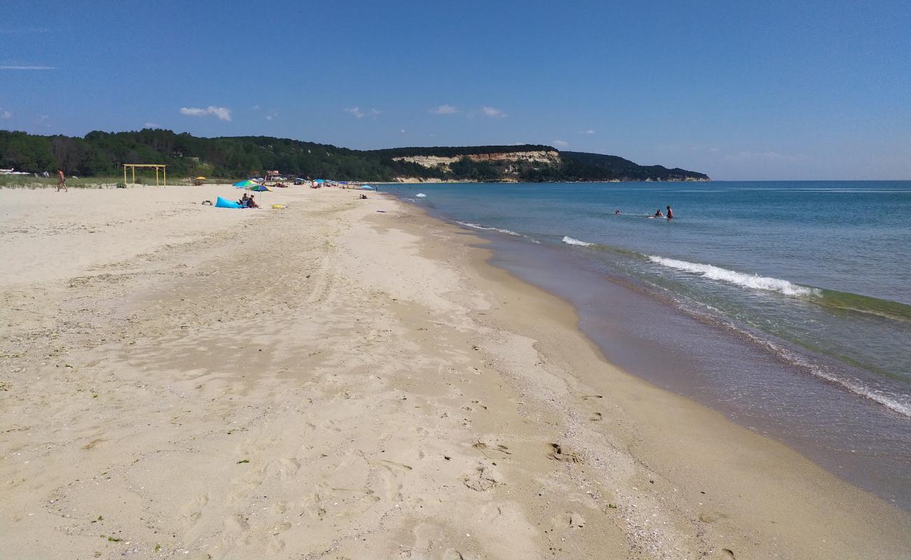 Foto de Kamchiya beach con arena blanca superficie