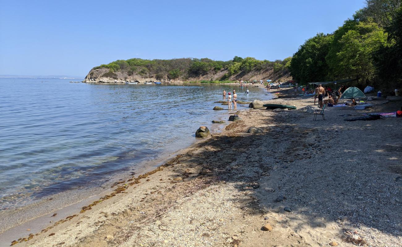 Foto de Vromus beach con arena gris y guijarros superficie