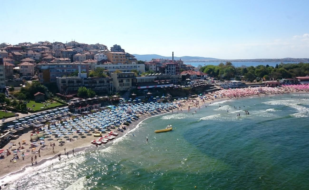 Foto de Sozopol beach con brillante arena fina superficie