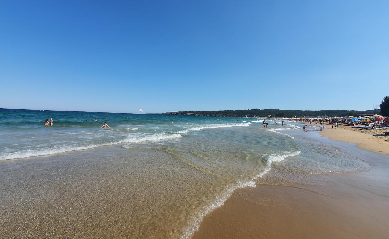 Foto de Playa Kavatsite con brillante arena fina superficie