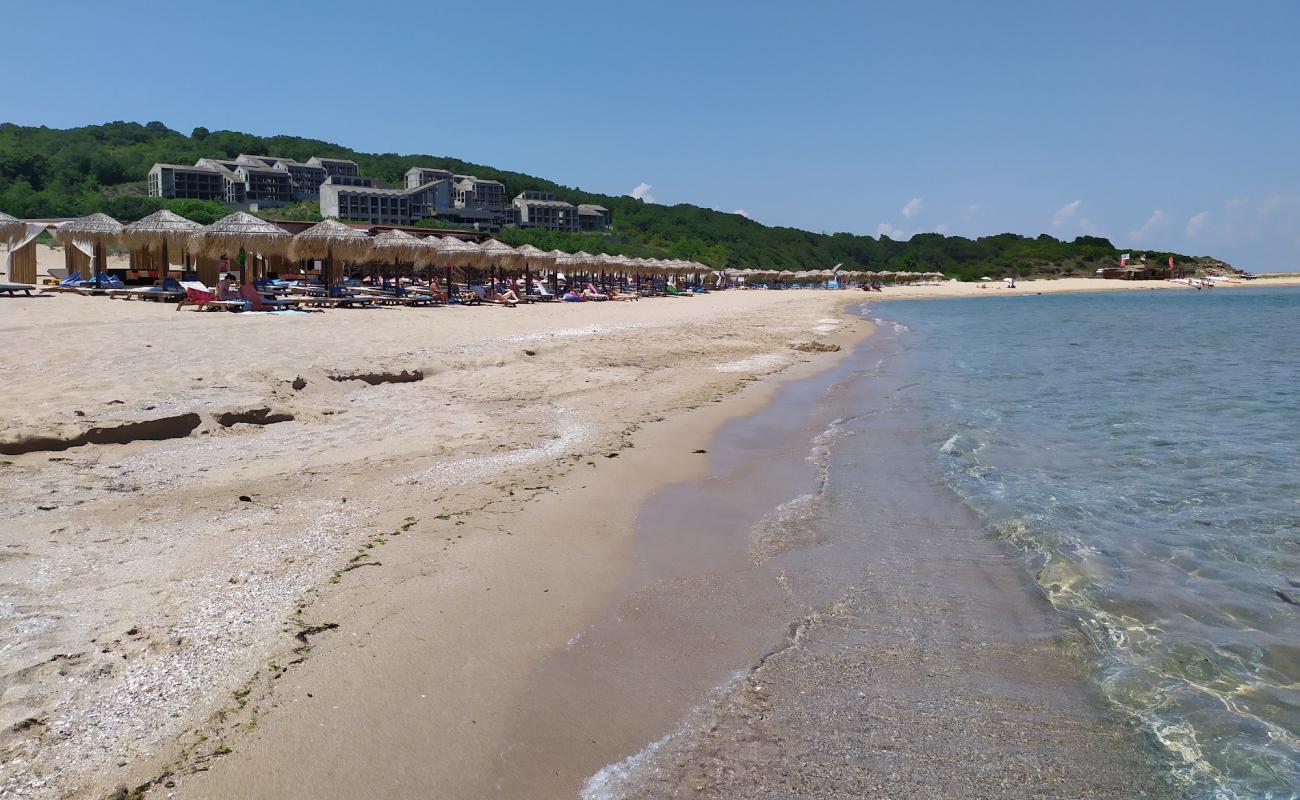 Foto de Playa de Arkutino con arena blanca superficie