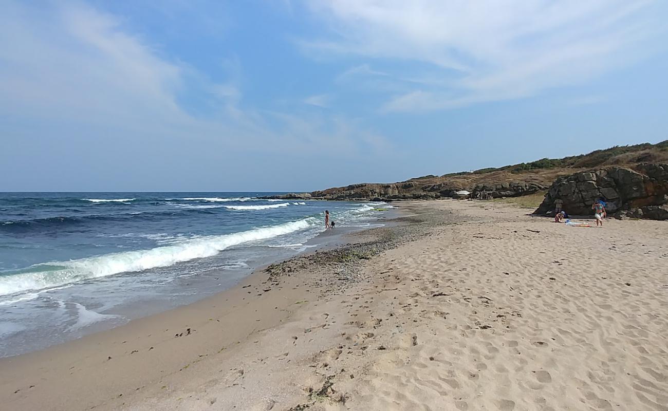 Foto de Leaves Plage South con arena brillante y rocas superficie