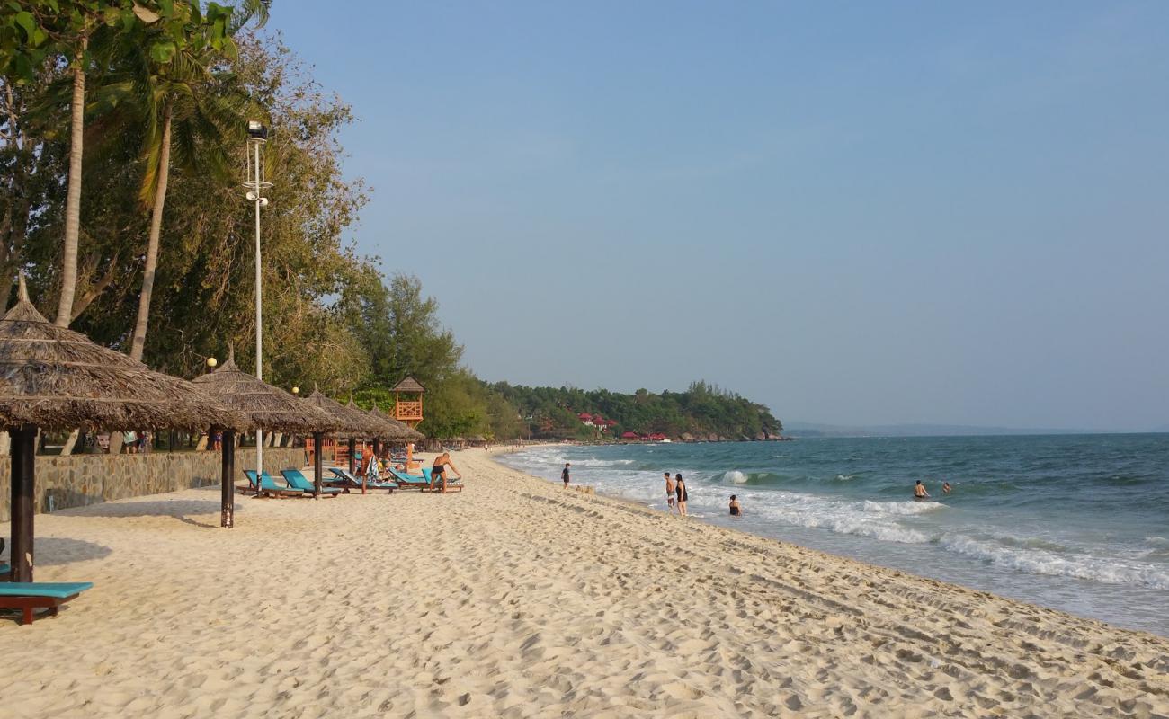 Foto de Playa Sokha con arena fina blanca superficie