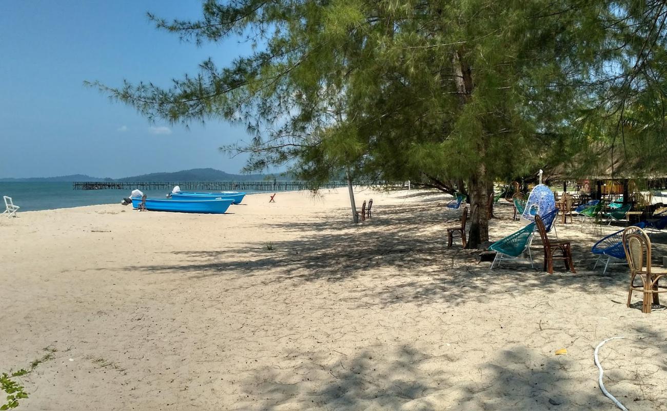 Foto de Koh Sampoch Beach con arena brillante superficie