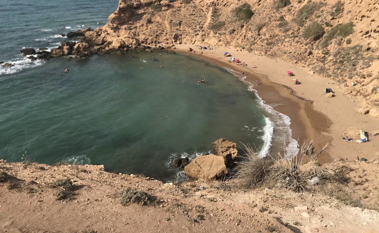 Foto de Plage La Fontaine con arena oscura superficie