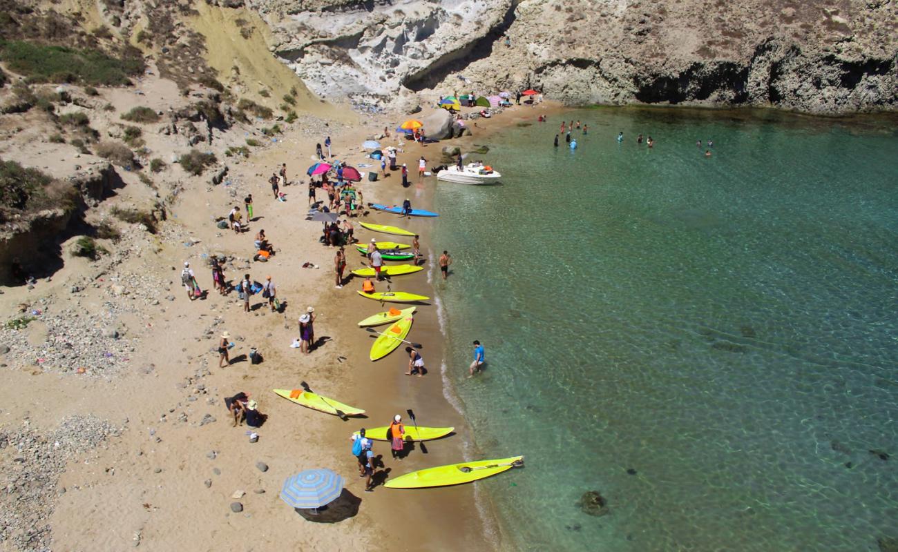 Foto de Plage Cap Figalo con arena brillante y rocas superficie