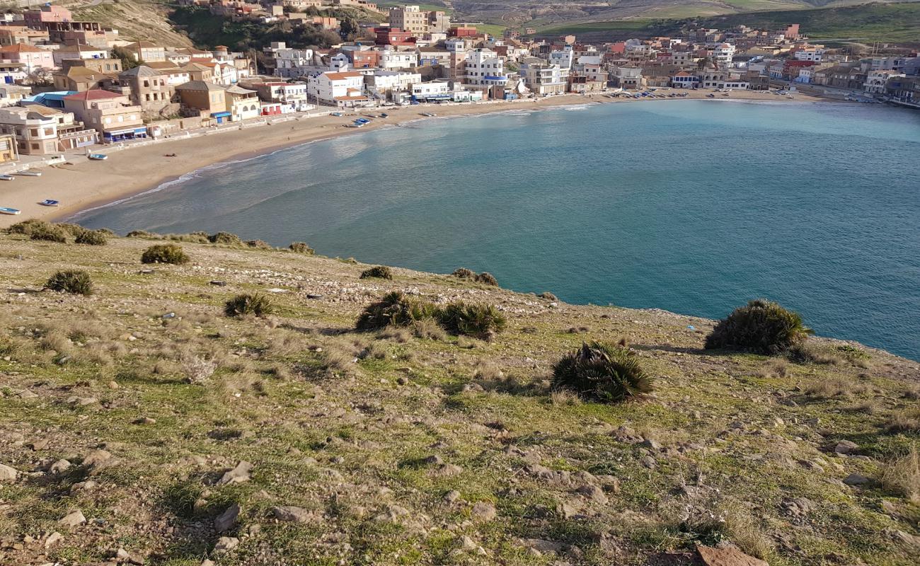 Foto de Plage de Bou-Zadjar con arena brillante superficie