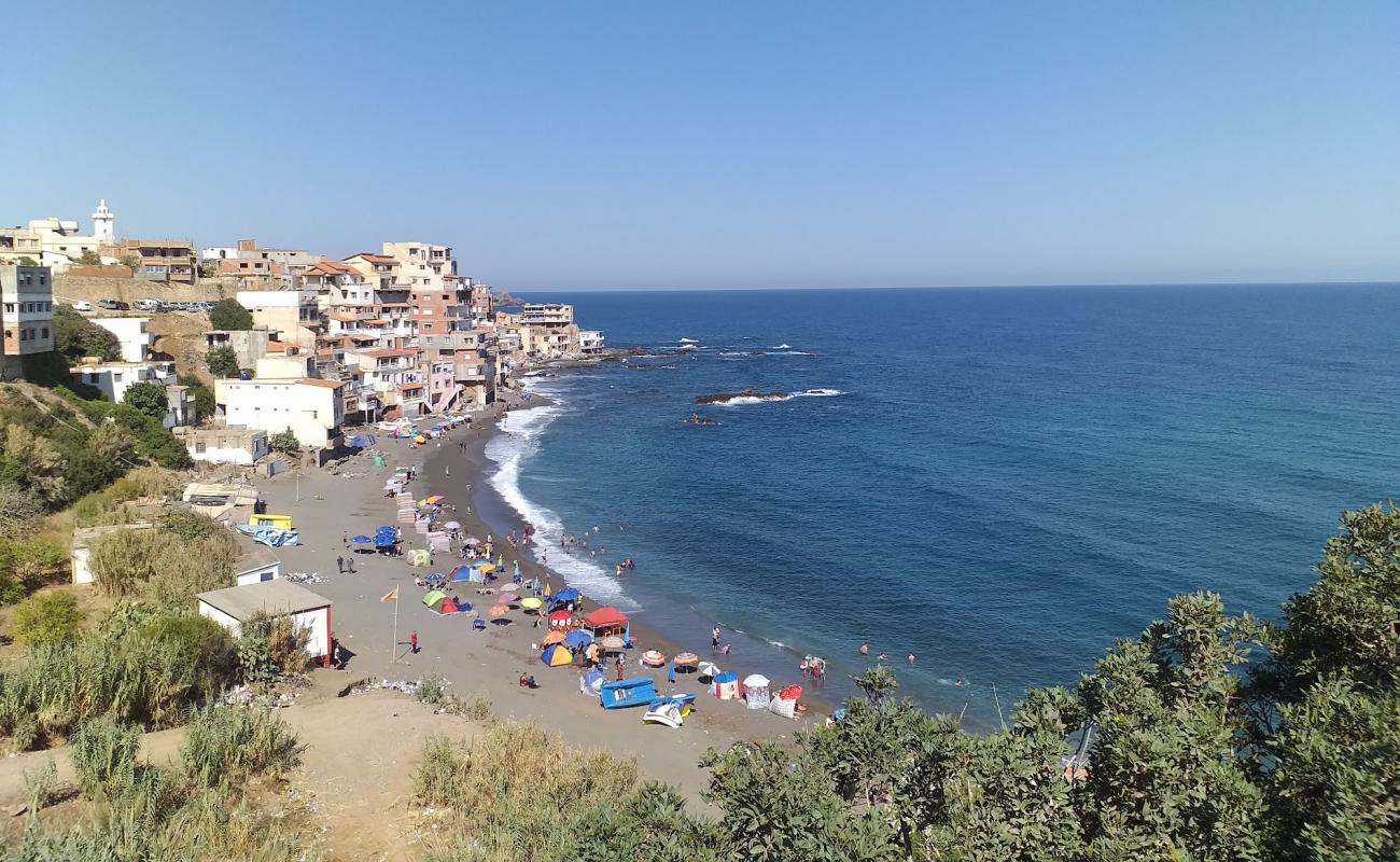 Foto de Belaj beach con guijarro fino claro superficie