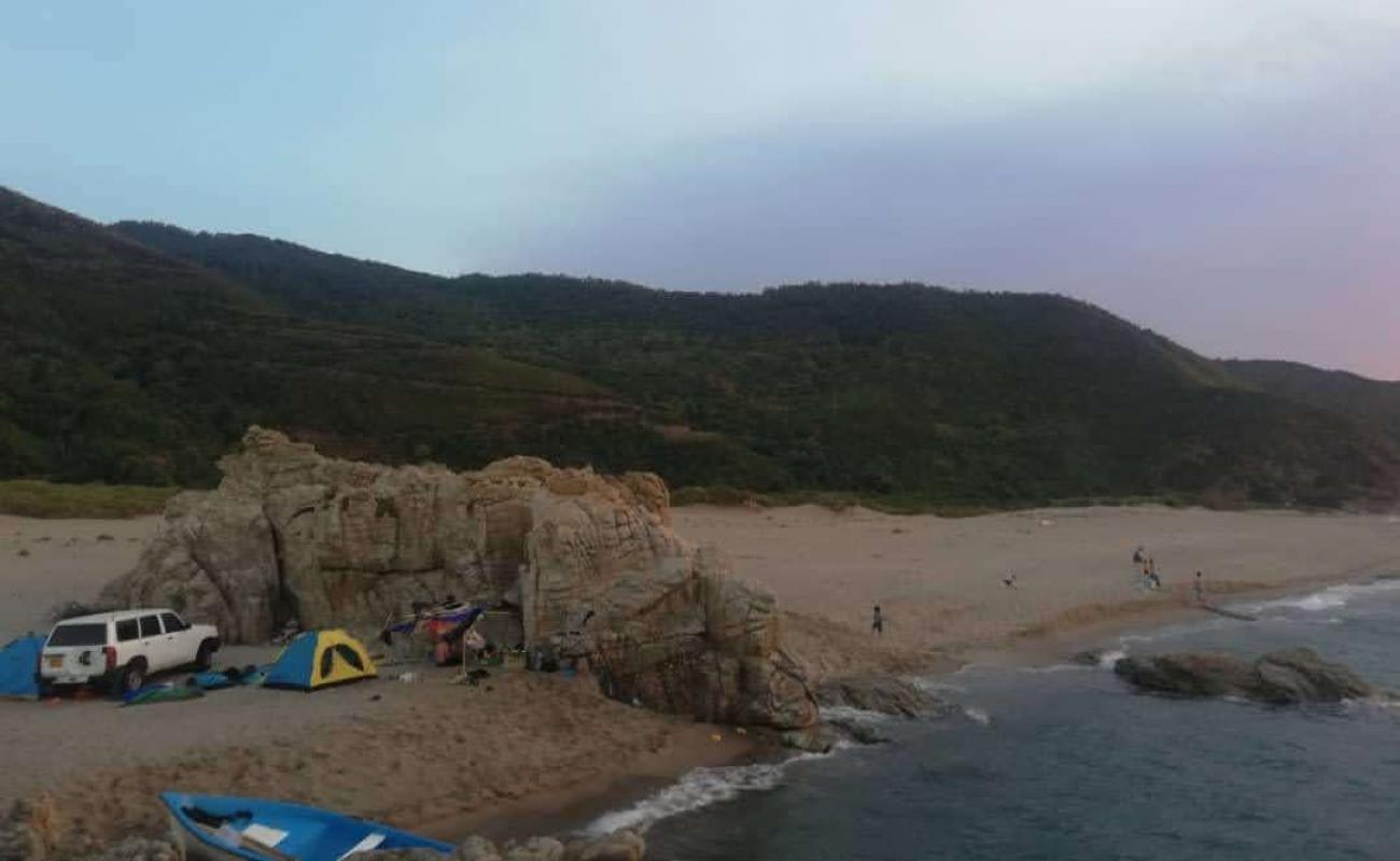 Foto de Plage Ayla, Oued Z"hor con arena brillante superficie