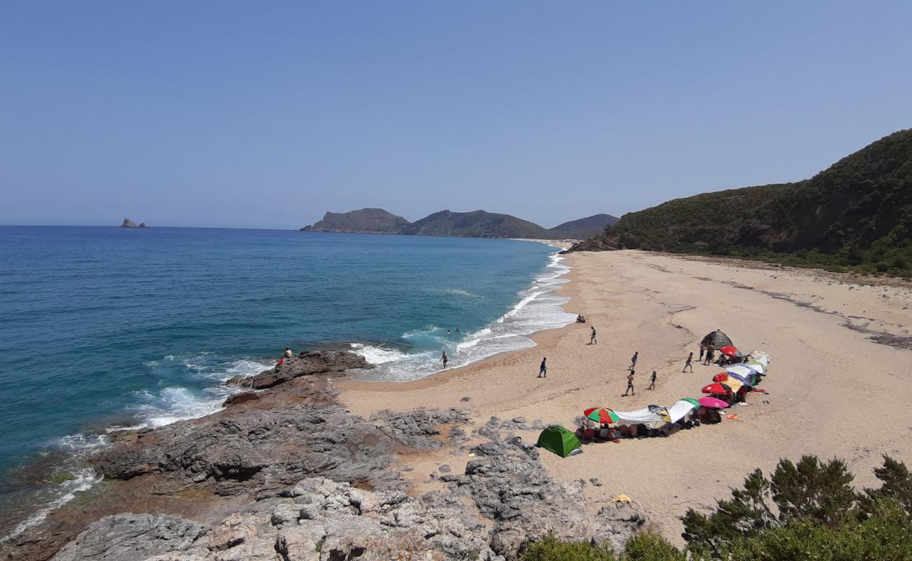 Foto de Oued Bibi Beach con arena brillante superficie