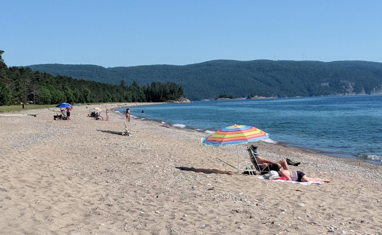 Foto de Agawa Bay con arena fina y guijarros superficie