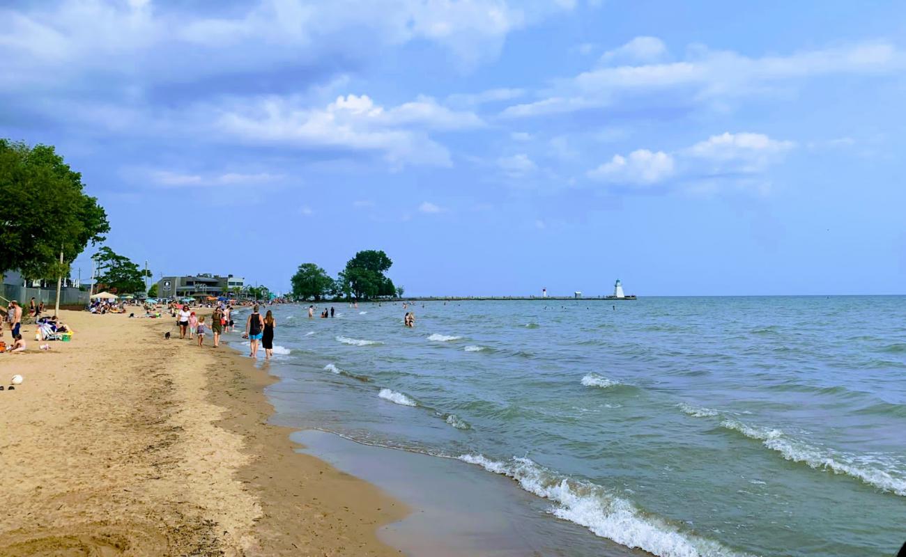 Foto de Port Dover Beach con arena brillante superficie