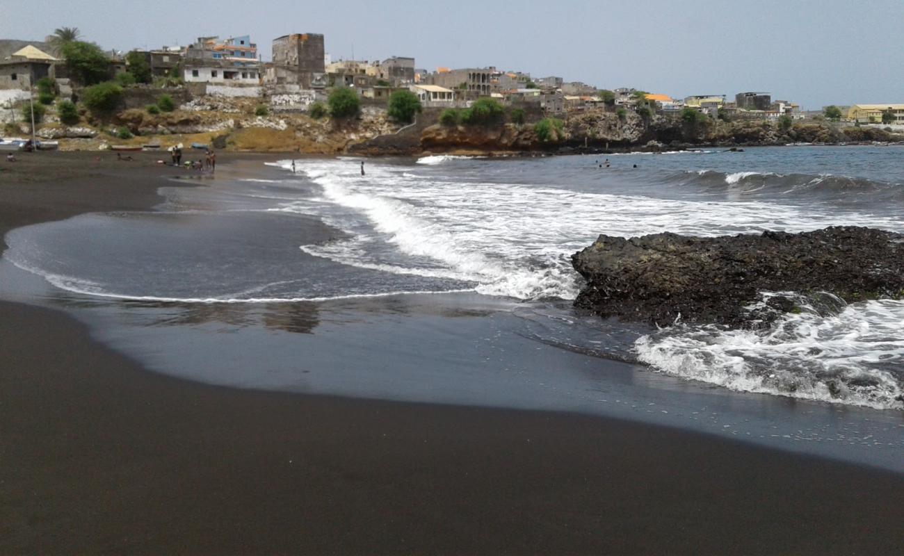 Foto de Praia Clarinha con arena negra superficie