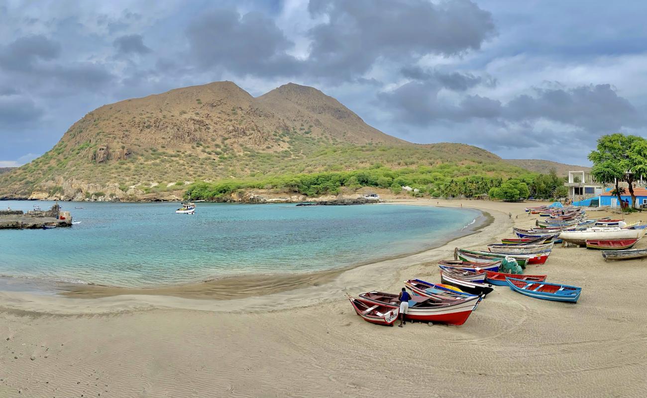 Foto de Tarrafal Beach con brillante arena fina superficie