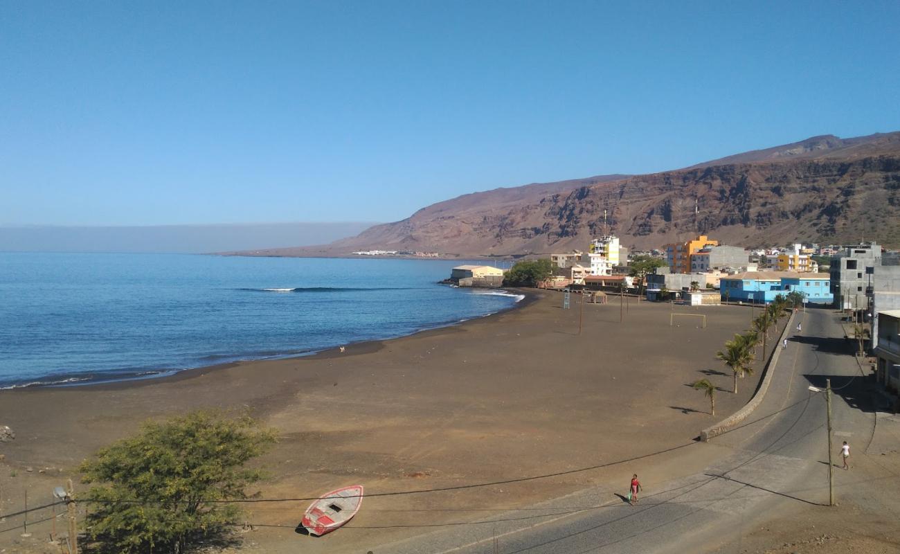 Foto de Praia Tedja con arena oscura superficie