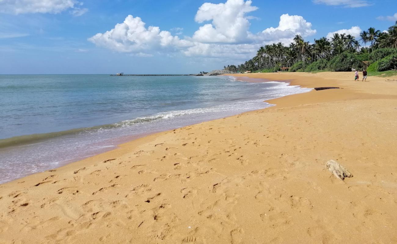 Foto de Vellamankada Beach con arena brillante superficie