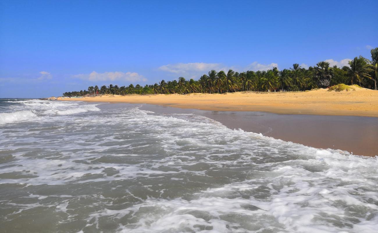 Foto de Kandakuliya Beach con arena brillante superficie