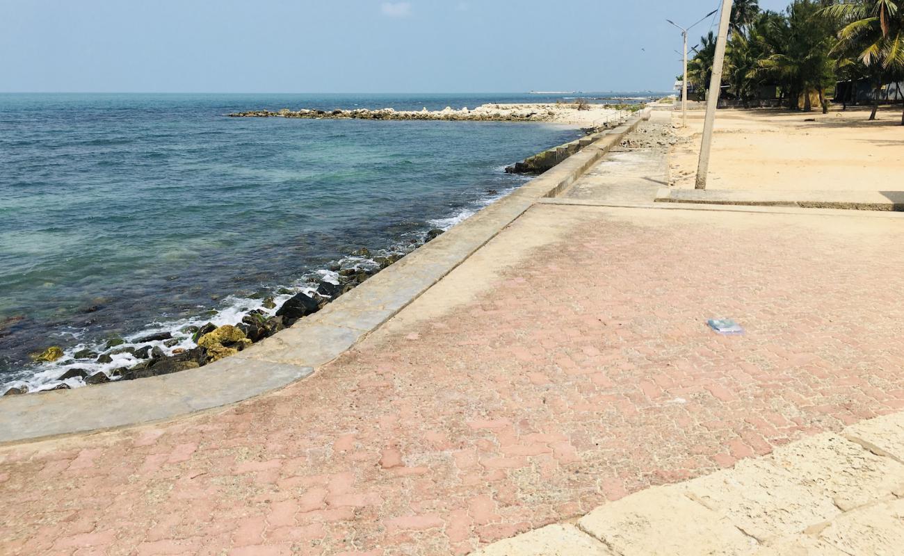 Foto de Keerimalai beach con piedra superficie