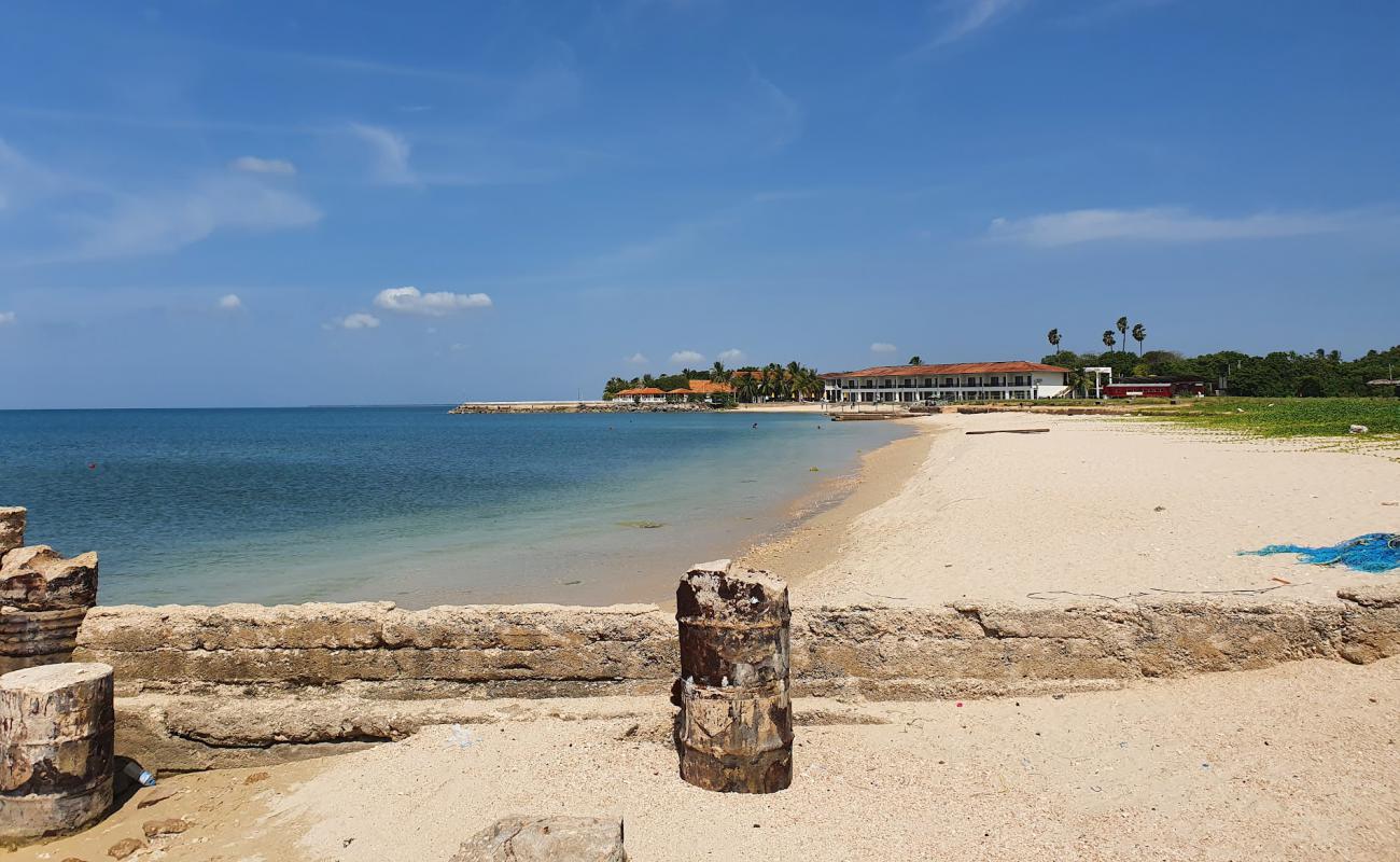 Foto de Kankesanthurai Beach con arena brillante superficie