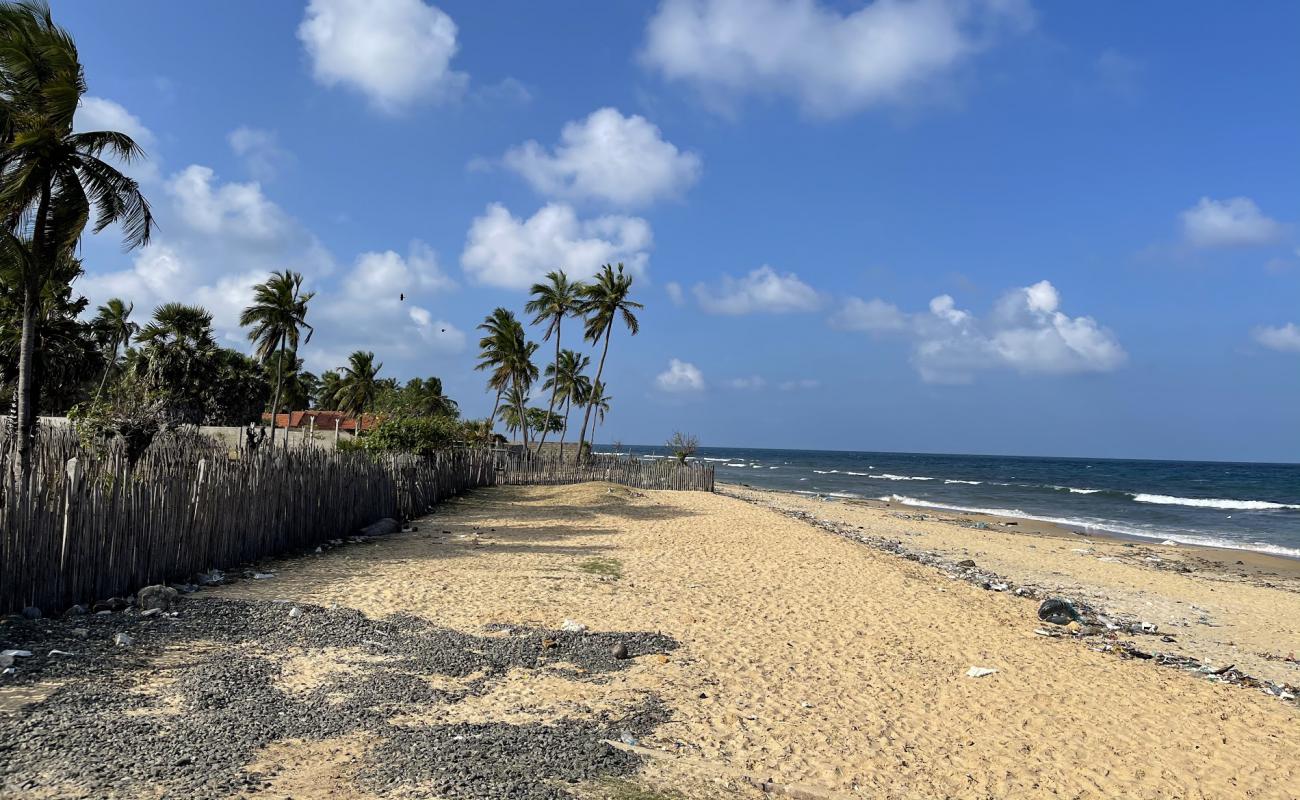 Foto de Moorkkam Beach con arena brillante superficie