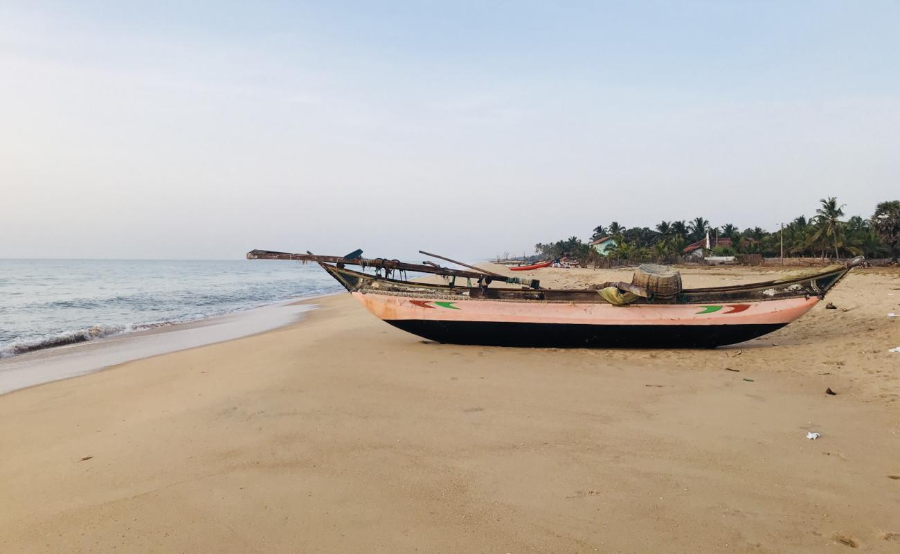 Foto de Rahumaniyabath Beach con arena brillante superficie