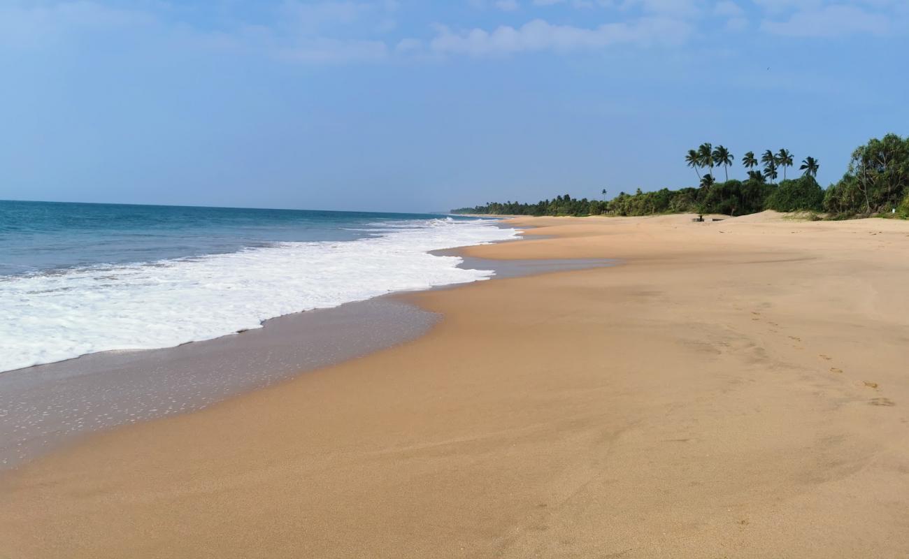 Foto de Lankavatara Beach con arena brillante superficie