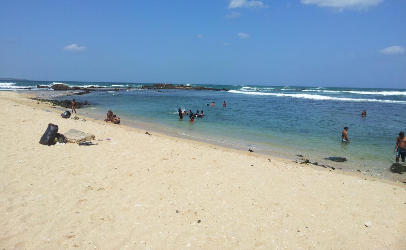 Foto de Tangalle Beach II con arena brillante superficie