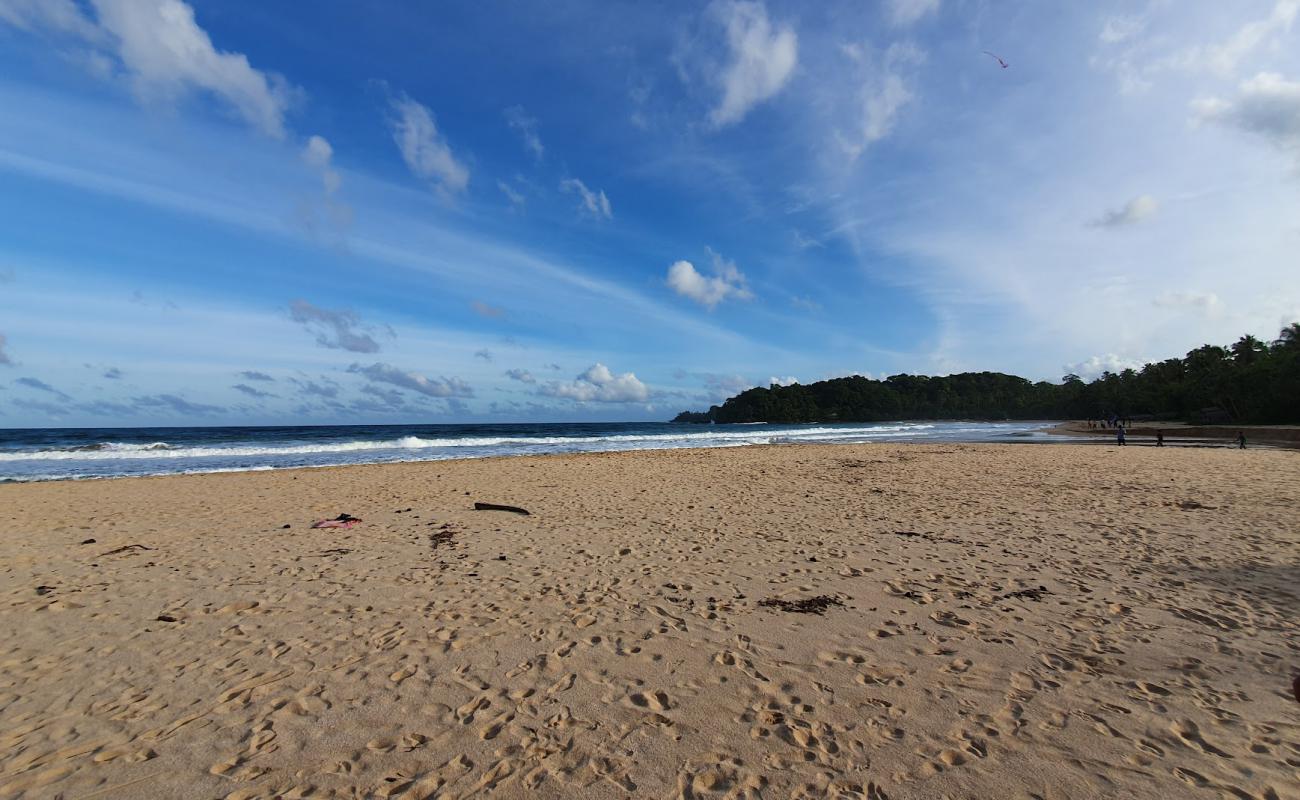 Foto de Gandara Beach con arena brillante superficie