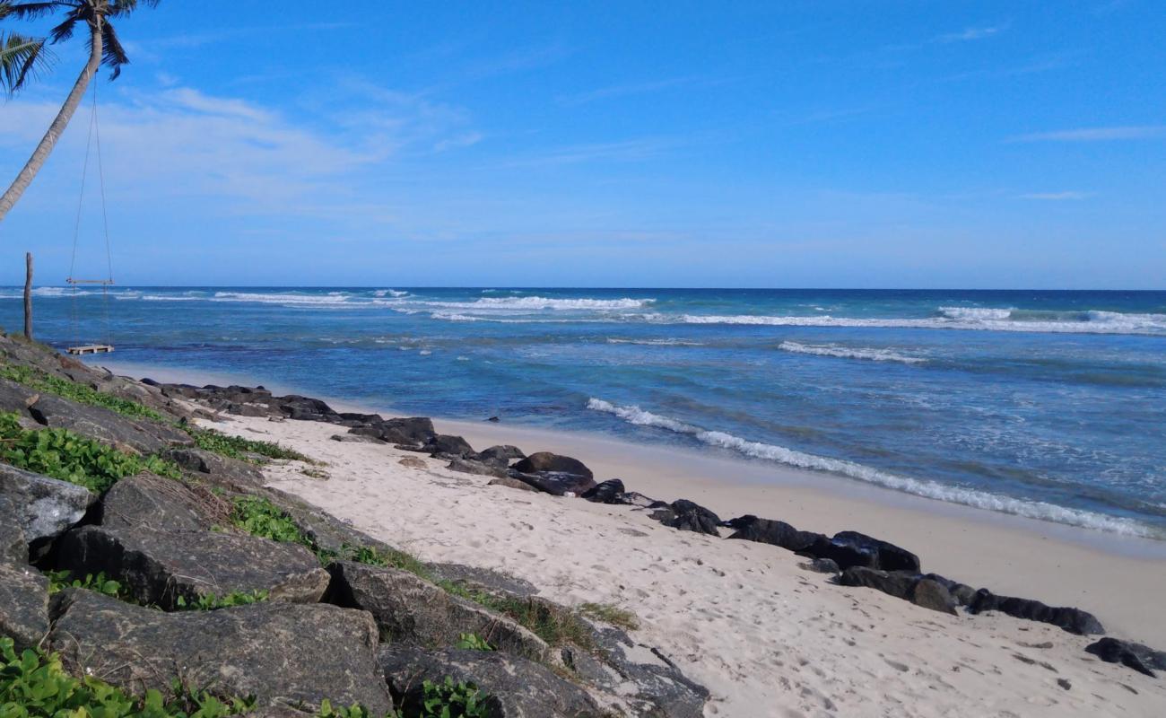 Foto de Dommannegoda Beach con brillante arena fina superficie