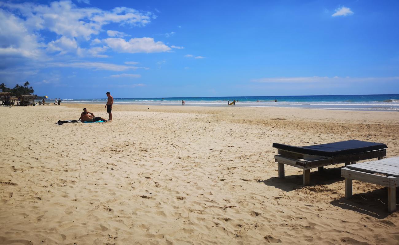 Foto de Kabalana beach con arena brillante superficie