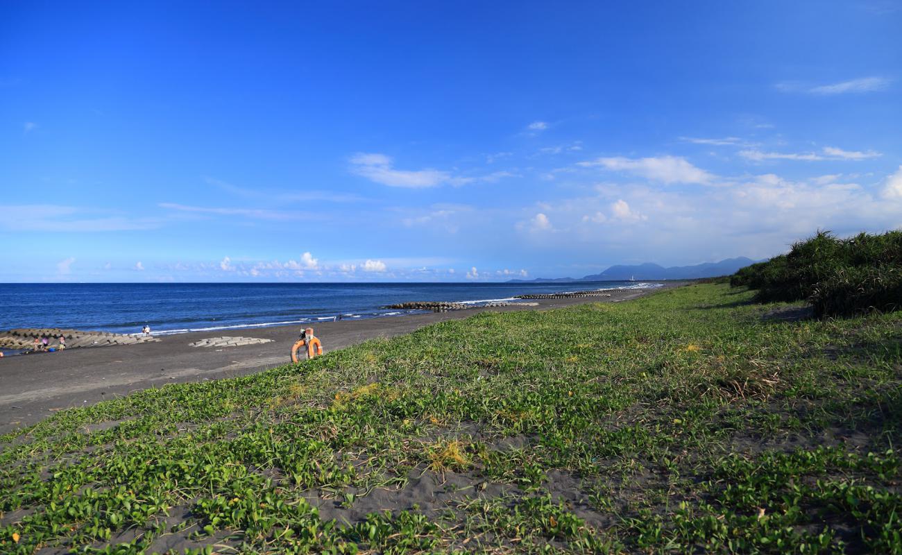 Foto de Yongzhen Recreation Area Beach con arena gris superficie