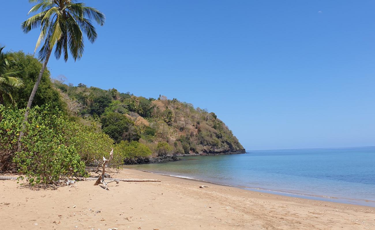 Foto de Mtsanga Tsoha Beach con arena brillante superficie