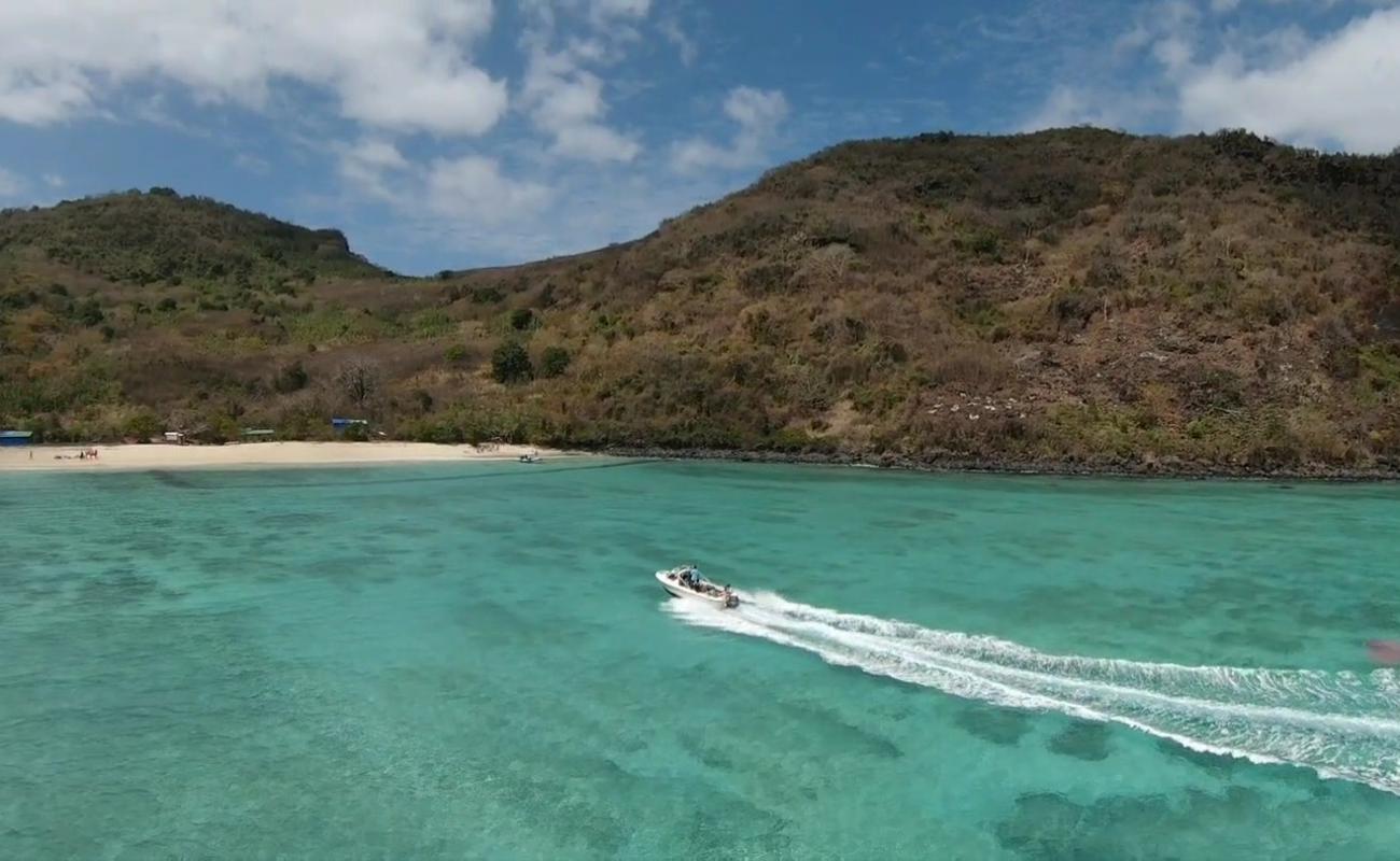 Foto de Mtsanga Mlima Beach con arena brillante superficie