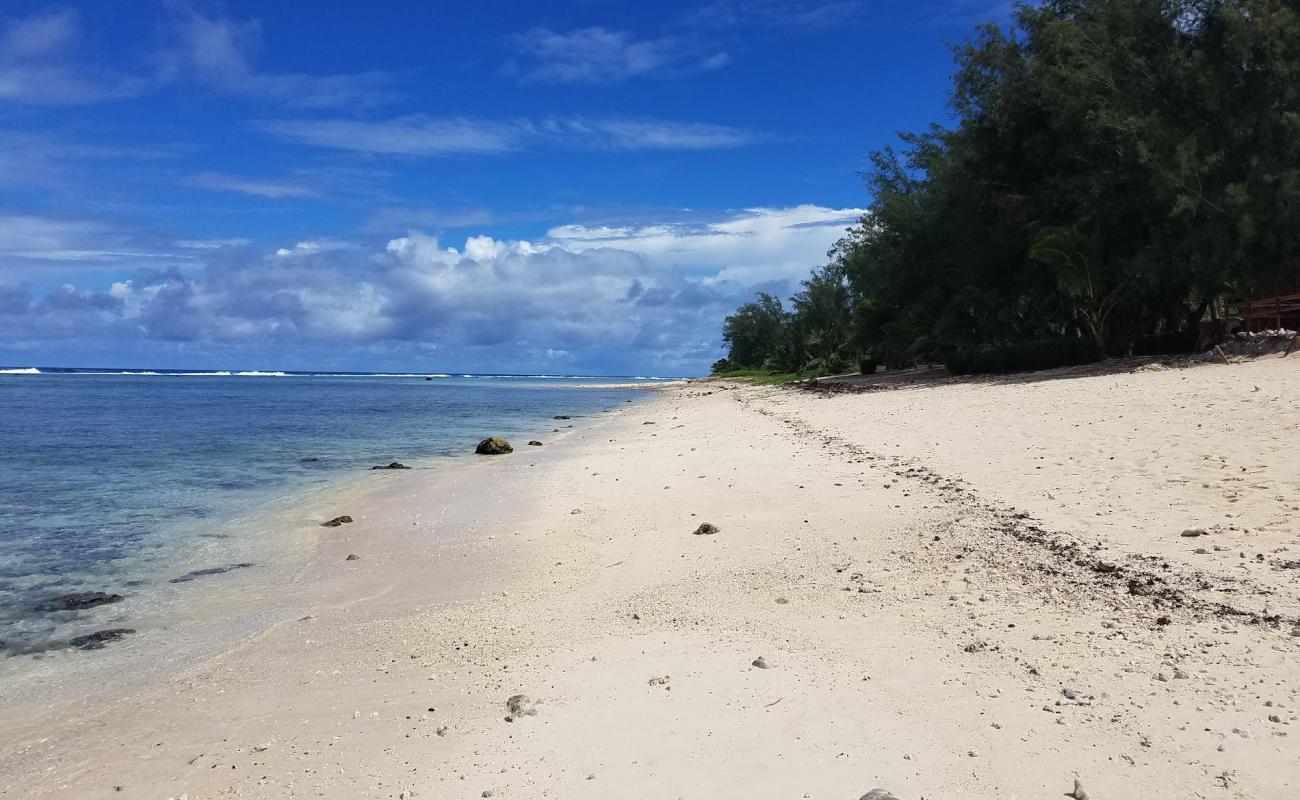 Foto de Manuia Beach con arena brillante superficie