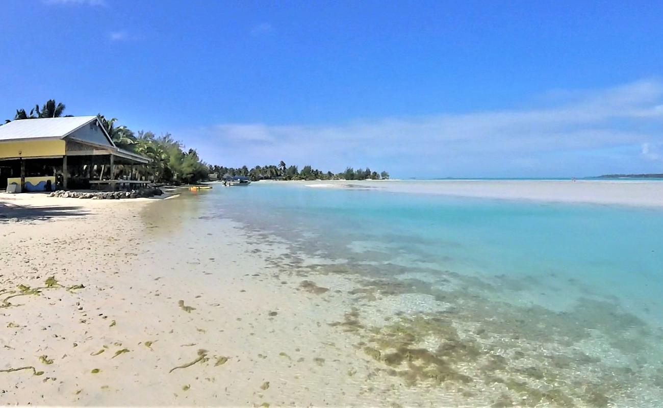 Foto de Ootu Beach con arena/guijarros blanco superficie