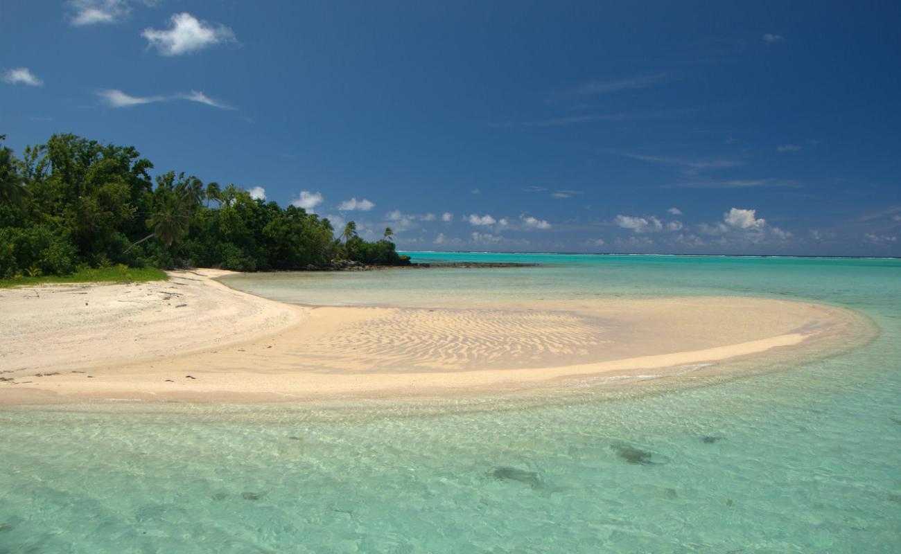 Foto de Moturakau Beach con arena brillante superficie