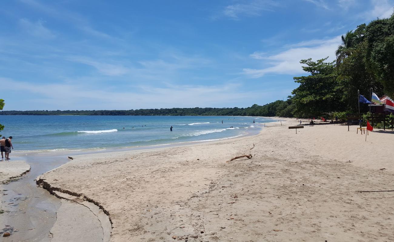 Foto de Playa Galardonada con brillante arena fina superficie