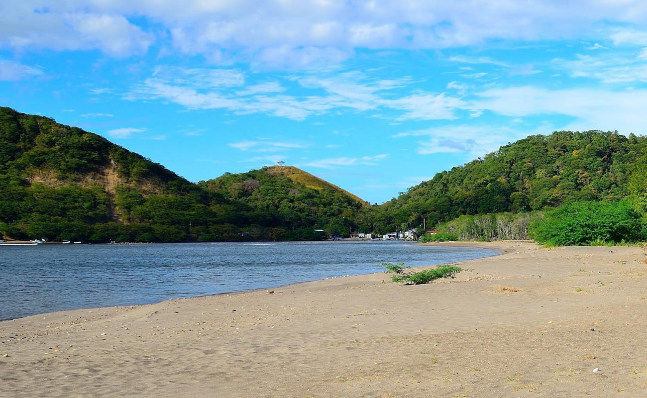 Foto de Cuajiniquil beach con arena brillante superficie