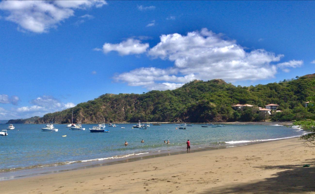 Foto de Ocotal Beach con arena gris superficie