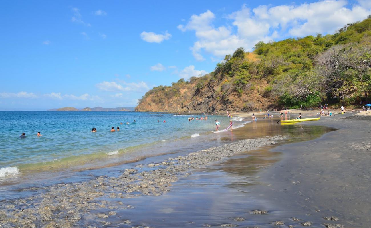 Foto de Matapalo Beach con arena gris superficie