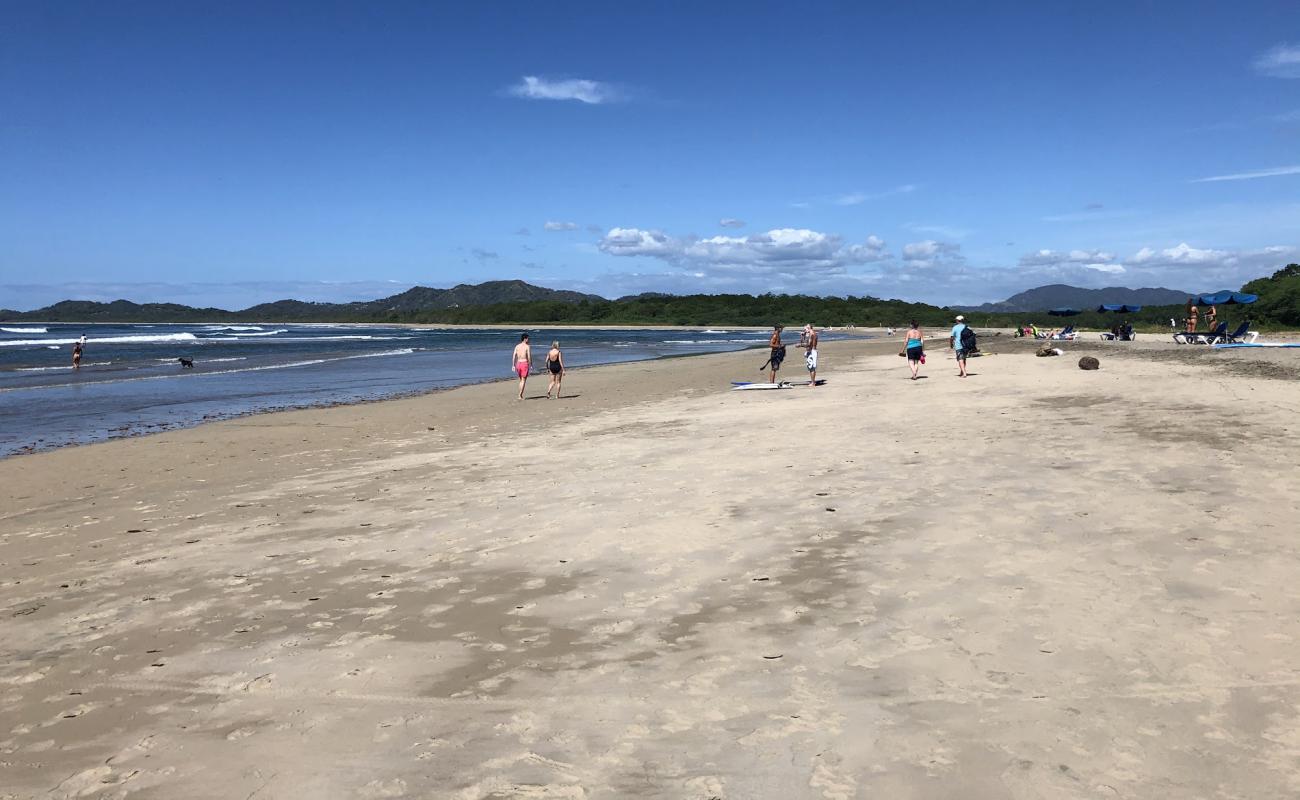 Foto de Tamarindo Beach con arena brillante superficie