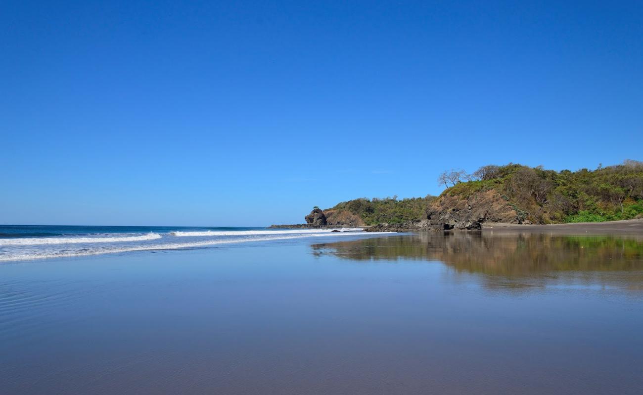 Foto de Ostional Beach con arena gris superficie