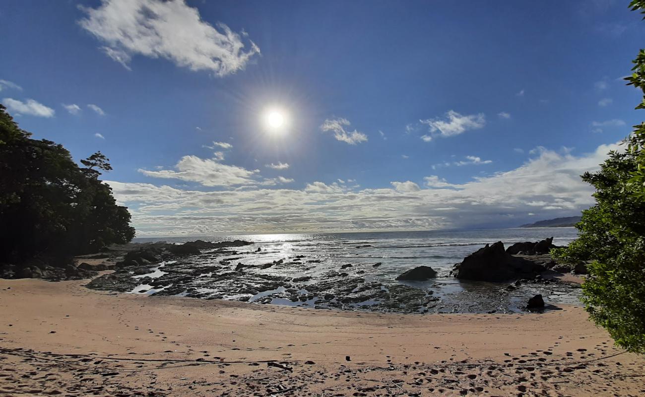 Foto de Playa Mar Azul con arena brillante y rocas superficie