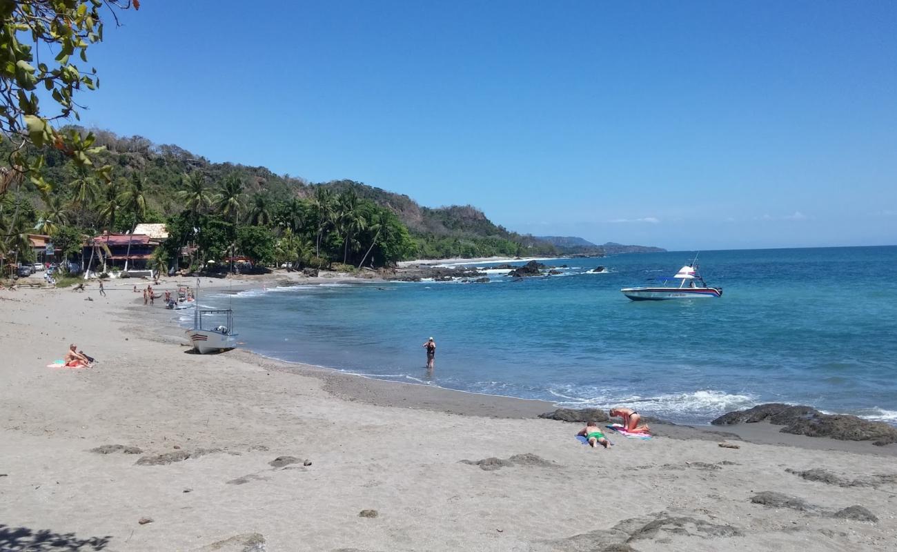 Foto de Montezuma Beach con arena brillante superficie