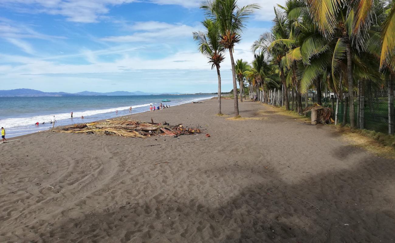 Foto de Playa El Roble con arena oscura superficie