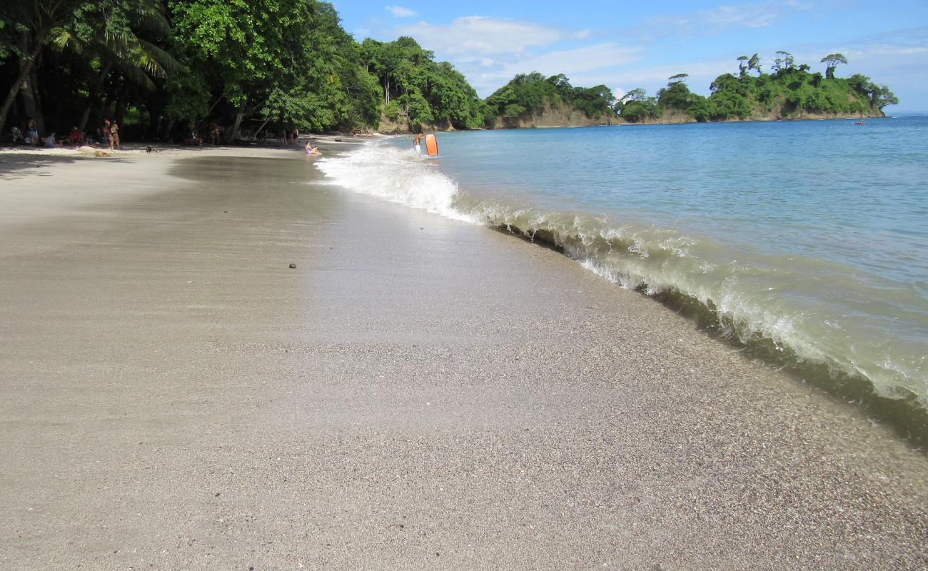 Foto de Playa Mantas con arena gris superficie