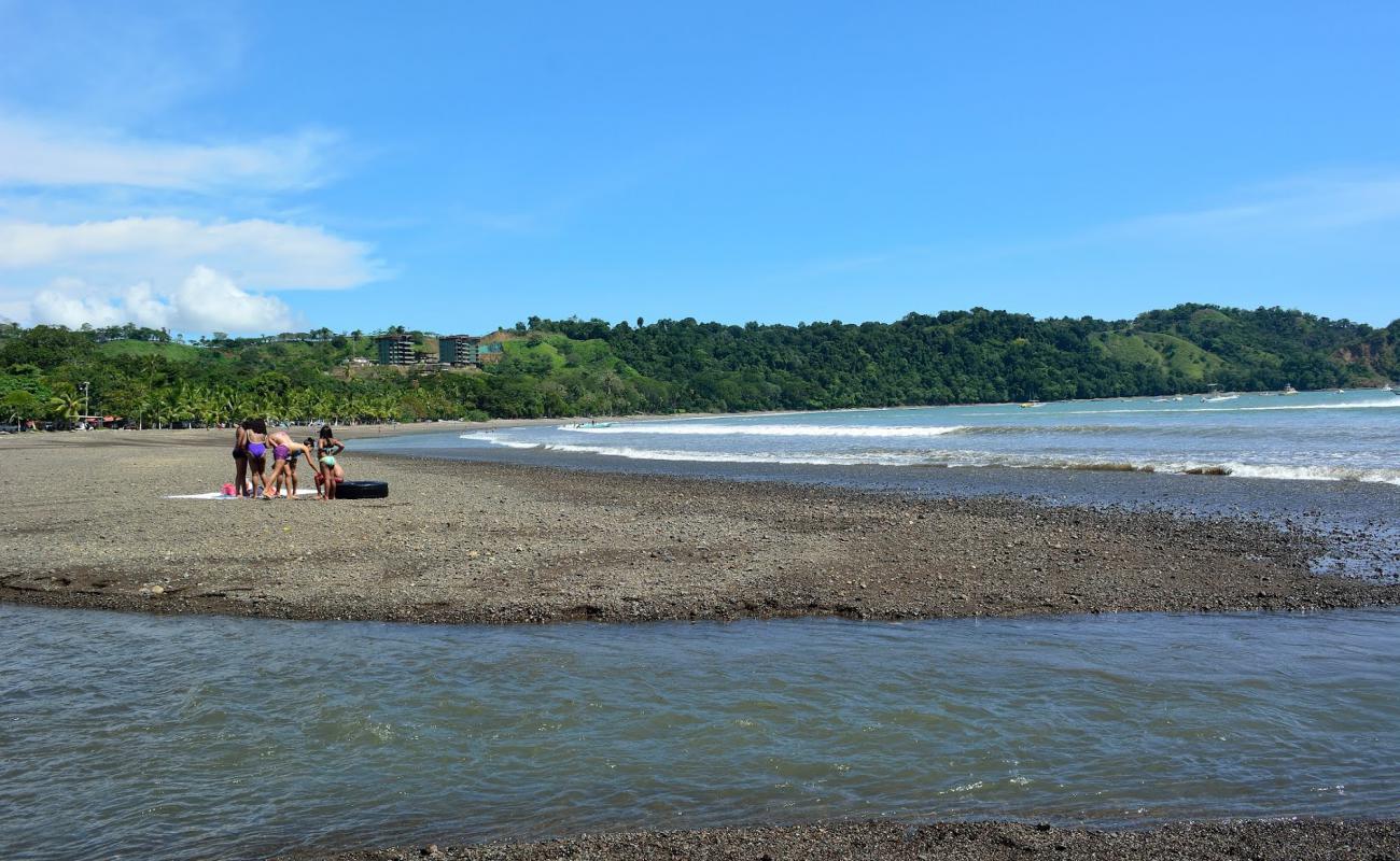 Foto de Playa Herradura con arena gris y guijarros superficie