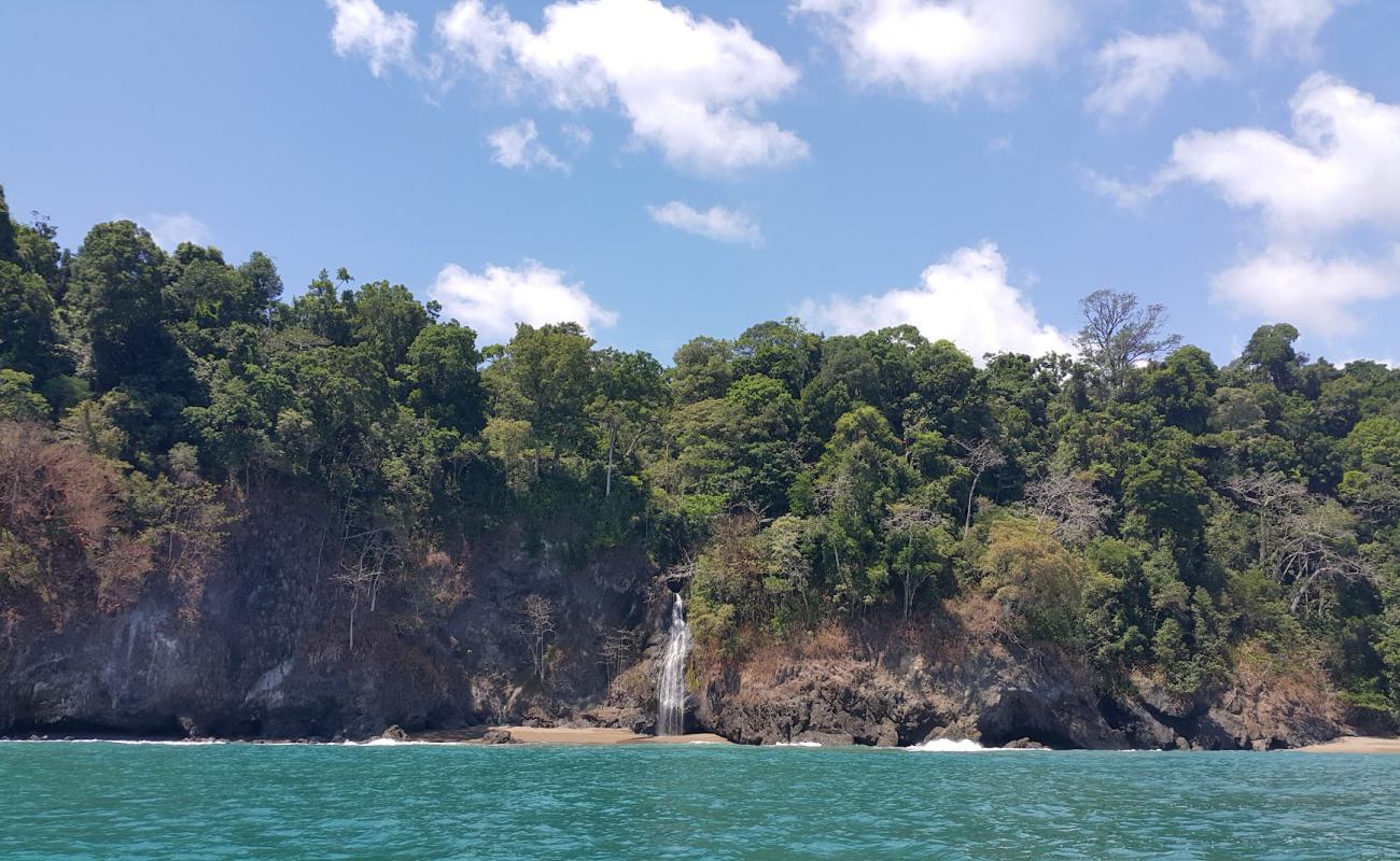 Foto de Playa Llorona con arena oscura superficie