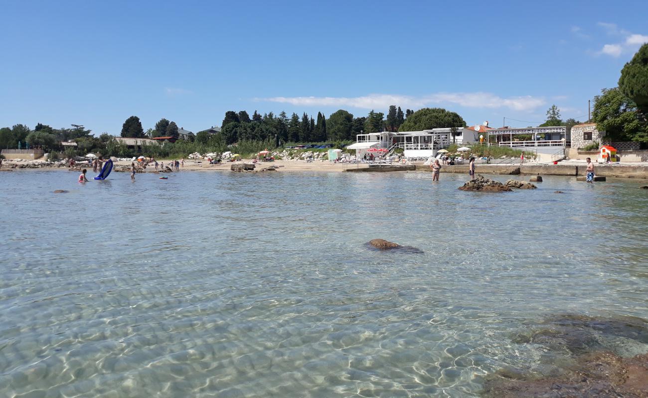 Foto de Zambratija beach con arena brillante superficie